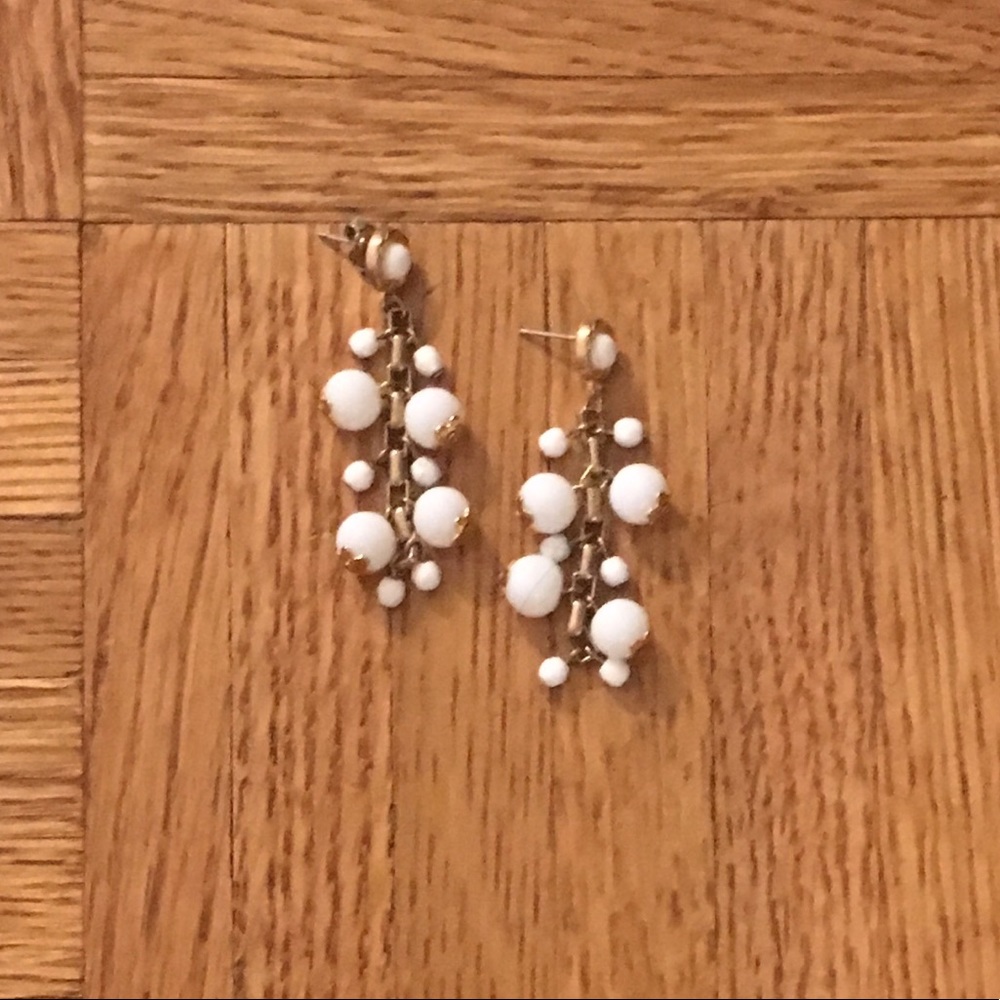 White and gold dangling earrings